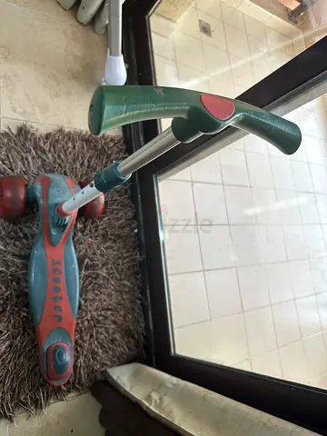 Lightweight kids' three-wheel scooter — green/red, good condition