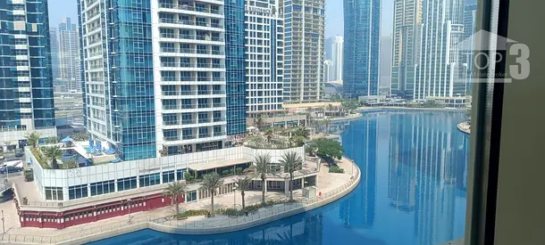 شقة مفروشة بغرفة نوم واحدة وشرفة بإطلالة كاملة على البحيرة.