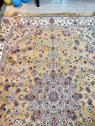 Used traditional Middle Eastern style area rug - good condition 200x300 cms