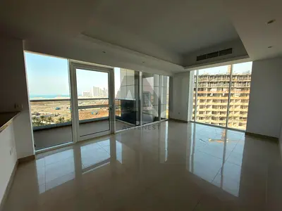 Spacious 2 BR Corner Sea View | Gateway