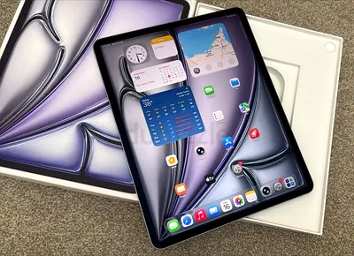Apple iPad Air 13” M4 chip TDRA in excellent condition under apple warranty