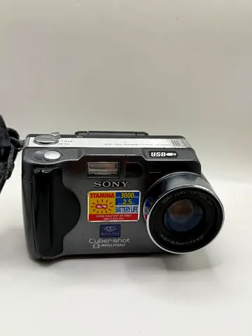 Vintage Sony Cyber-shot DSC-S30 Digital Camera