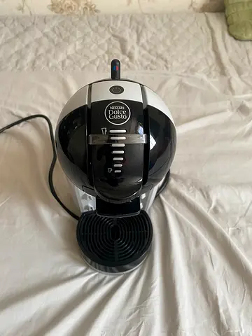 Nescafé Dolce Gusto Capsule Coffee Machine - Black/White