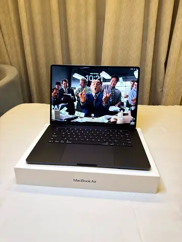 MacBook Air 15 inch” M4 – 16GB RAM / 256GB SSD – Midnight / English keyboard