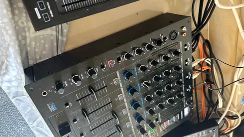 Reloop RMX-95 DJ mixer