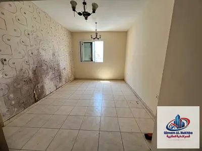 عنوان مميز وسكن علي مستوي مختلف ثلاث غرف وصالة في القليعة قرب أدنوك والخدمات، 3 حمامات وغرفة ماستر، تكييف وغاز مركزي، شقة مضيئة وتهويتها جيدة، مع صيان
