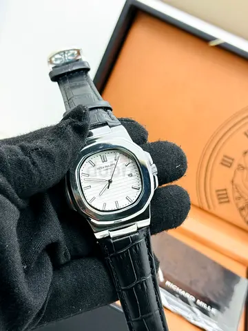 Patek philippe mens quartz watch with leather strap