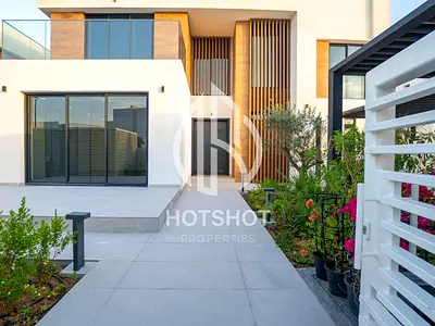 Single Row | Ready To Move In | High-End Finishing