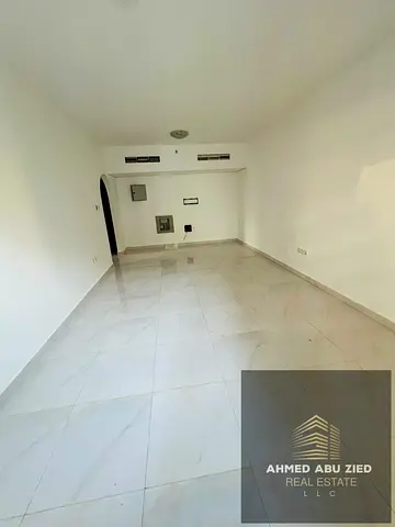 🏠 للإيجار السنوي في عجمان – النعيمية 2  📍 بجوار الكباب الأفغاني 📍 على الطريق الرئيسي  ✨ غرفة وصالة من أكبر المساحات 🛏️ غرفة ماستر 🚿 2 حمام 🍳 مطب
