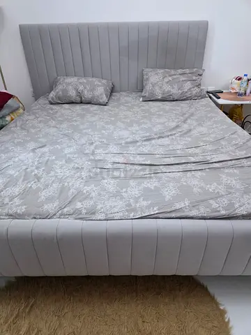 King bed with mattress