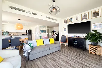 Vacant Apt | Large Layout | Corner Unit