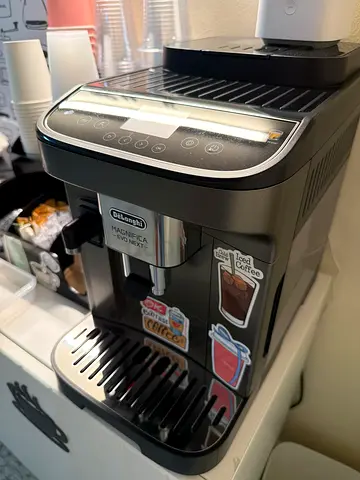 De'Longhi Magnifica Super-Automatic Coffee Machine - Good Condition