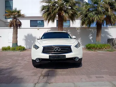 2015 Infiniti QX70 照片 2