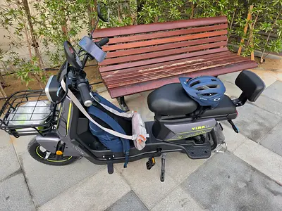 Used electric scooter / e-bike with carrier - good working condition