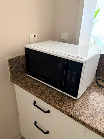 Samsung Countertop Microwave - Good Working Condition