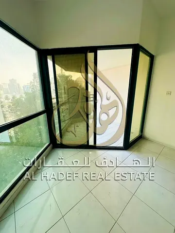 حيث يلتقي الرقي بالفخامة المطلقة والإطلالات البحرية الساحرة في الصف الأول على بحيرة خالد بمنطقة المجاز 1
