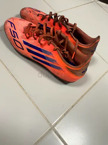 Used Adidas F50 football boots - size 42 , orange/with blue stripes / بوت رياضي اديداس مستعمل شهر