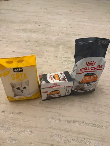 Royal Canin Hair & Skin Cat Food (Dry & Wet) - Almost New