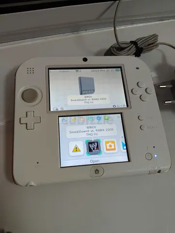 Nintendo 2 DS Red & White edition