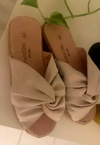 Beige bow knot flat slip-on sandals - size 38