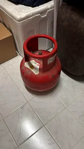1 FULL Red Gas Cylinder (9Kg) + 1 EMPTY Red Gas Cylinder (9Kg)