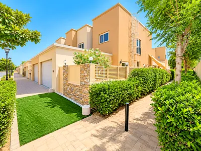 BRIGHT & MODERN-TH | MOVE-IN READY | GREAT LOCATION