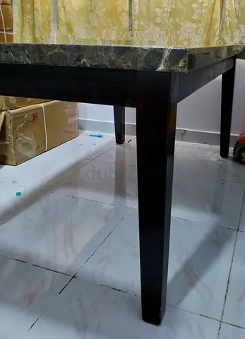 Solid wood dinning table