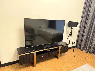 Samsung 65” QLED 4K Smart TV – Excellent Condition
1-2 Year OLD