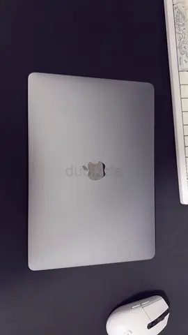 MacBook air 13-inch Space Gray - certified renewed.   ( MAX condition ).