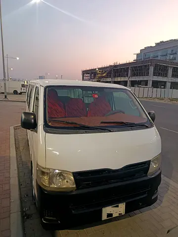 Toyota Hiace Commuter 2011 GCC Specs