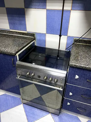 Used 4-Burner Stainless Steel Gas Stove with Oven - working goof
