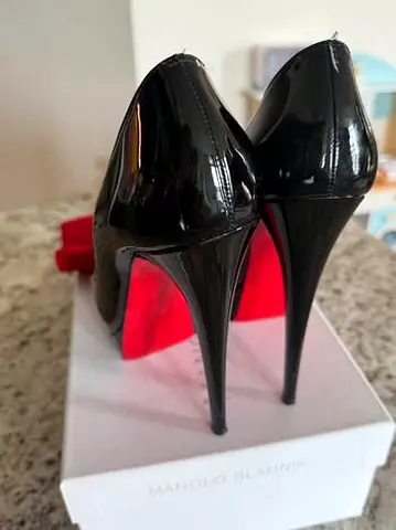 Christian Louboutin Very Privé black patent-leather peep-toe platform pumps, size Euro 38/ US 7