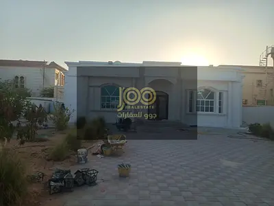 فيلا مميزة واسعة من أهم المناطق في الامارة يوجد غرف اضافية للخادمة والحارس\حديقة كبيرة