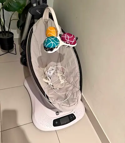 4moms MamaRoo Baby Swing / Rocker - Grey, Good Condition