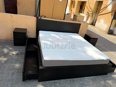 Ikea malm queen size bed with matters 2 storage