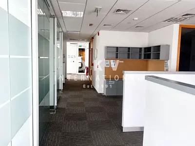 PRIME OFFICE| 12-GLASS PARTITION ROOM| HIGH FLOOR