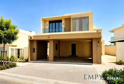 فيلا فسيحة من 5 غرف نوم | قرية جبل علي | إطلالات متعددة على الحديقة