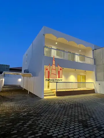 New villa 4bhk hall big yard parking balcony maids room gardan 90k