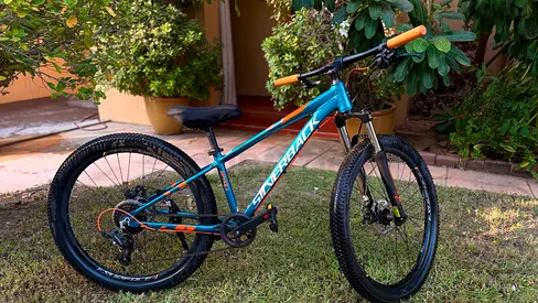 Selling bicycle for 8-12 year old