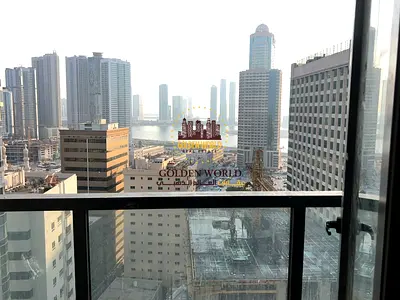 غرفتين وصالة في المجاز 3، أول ساكن، تشطيب رائع، غرفتان ماستر، 3 حمامات، بلكونة بالمطبخ، خزائن حائط، باركينغ مجاني، 55,000 درهم.