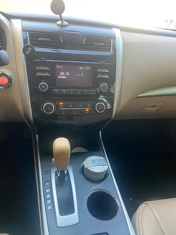 Nissan Altima 2015 SV GCC Specs - Well Maintained