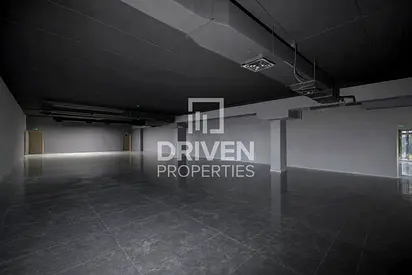 Investor's Opportunity | Ideal Area | Entire Bldg