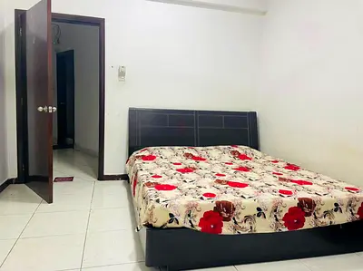 FAMILY SHARING ROOM NEAR SHARAF DG METRO
