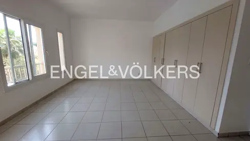 UNFURNISHED | WELL MAINTAINED | VACANT