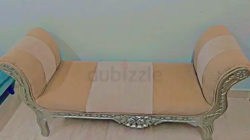 Beige Upholstered Vintage-style Bench with Carved Wooden Frame