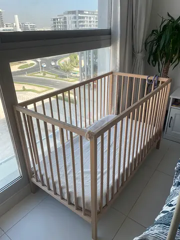 Wooden baby crib with mattress & bedding included