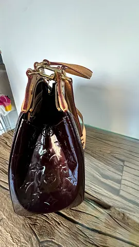 ✨ Louis Vuitton Vernis handbag – worn only once or twice and in excellent condition.