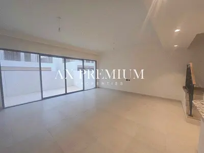 Spacious 5 bedroom Townhouse Large plot