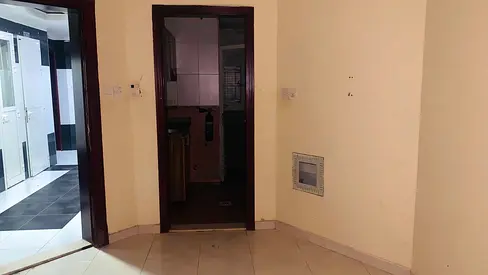 SPACIOUS STUDIO FLAT AVAILABLE NEAR PARK