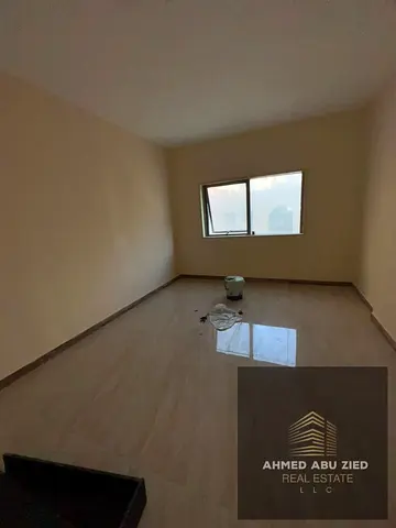🏠 للايجار السنوي في عجمان – النعيمية 1  📍 بجوار جسر غلفا 🛏️ غرفة وصالة 🛁 1 حمام 🌇 بلكونة بإطلالة مفتوحة  💰 السعر: 28,000 درهم سنويًا 💳 الدفعات: